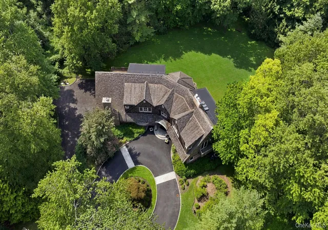 Photo 2 of Single family home for sale at 8 Ironwood Ln, Harrison, NY 10580 | MLS# 1066087 | Listing updated on 2026-10-27