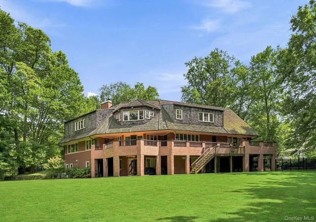 Photo 3 of Single family home for sale at 8 Ironwood Ln, Harrison, NY 10580 | MLS# 1066087 | Listing updated on 2026-10-27