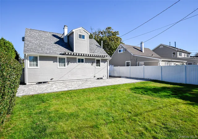 Photo 2 of Single family home for sale at 60 Vincent Rd, Oyster Bay, NY 11801 | MLS# 1066112 | Listing updated on 2026-10-29