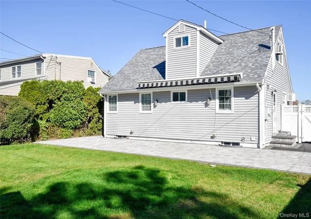 Photo 3 of Single family home for sale at 60 Vincent Rd, Oyster Bay, NY 11801 | MLS# 1066112 | Listing updated on 2026-10-29