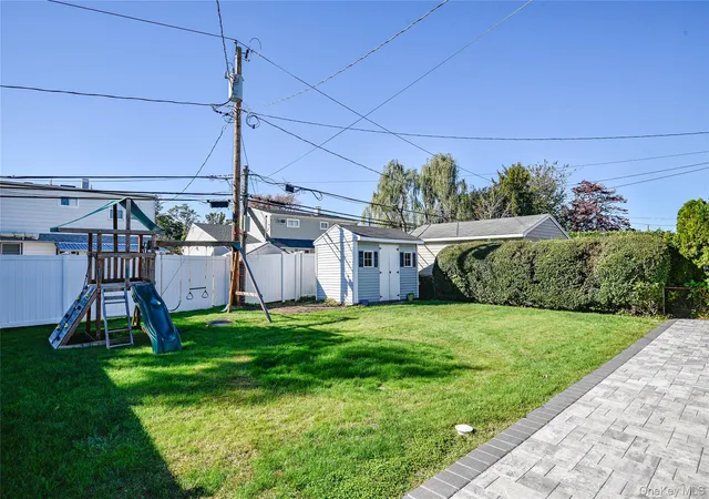 Photo 4 of Single family home for sale at 60 Vincent Rd, Oyster Bay, NY 11801 | MLS# 1066112 | Listing updated on 2026-10-29