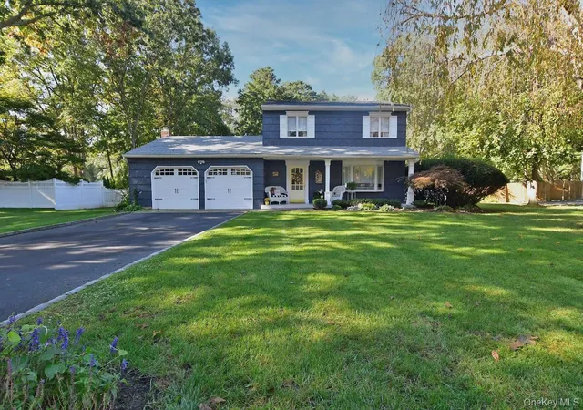 Photo 1 of Single family home for sale at 10 Artist Lake Blvd, Brookhaven, NY 11953 | MLS# 1066156 | Listing updated on 2026-10-24