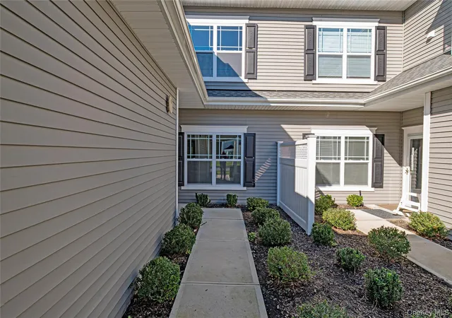 Photo 3 of Condo for sale at 79 Willow Cir, Brookhaven, NY 11727 | MLS# 1066159 | Listing updated on 2026-10-28