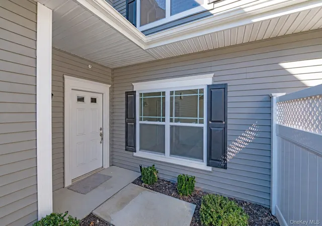 Photo 4 of Condo for sale at 79 Willow Cir, Brookhaven, NY 11727 | MLS# 1066159 | Listing updated on 2026-10-28