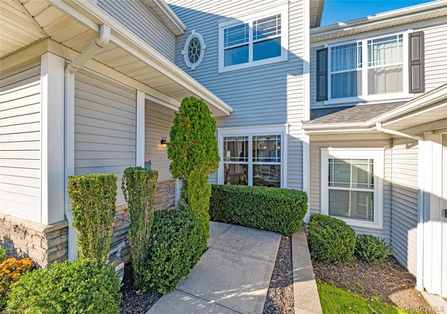 Photo 3 of Condo for sale at 11 Willow Ter, Brookhaven, NY 11727 | MLS# 1066210 | Listing updated on 2026-10-28