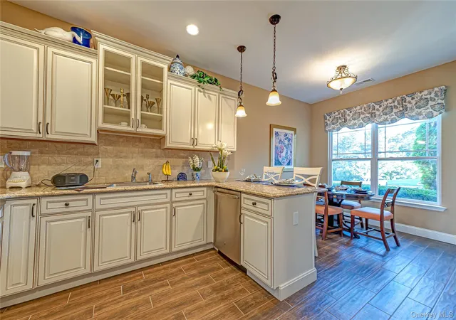 Photo 4 of Condo for sale at 11 Willow Ter, Brookhaven, NY 11727 | MLS# 1066210 | Listing updated on 2026-10-28