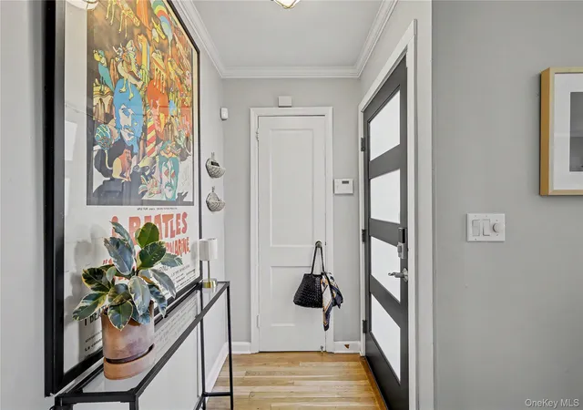 Photo 3 of Single family home for sale at 21 Lakeview Ave W, Cortlandt, NY 10567 | MLS# 1066250 | Listing updated on 2026-10-27