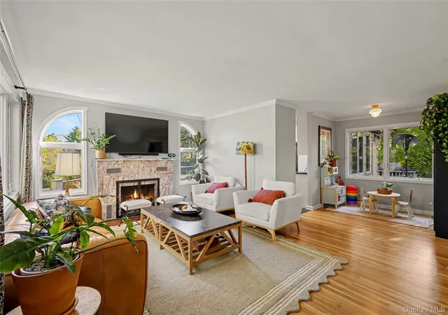 Photo 3 of Single family home for sale at 21 Lakeview Ave W, Cortlandt, NY 10567 | MLS# 1066250 | Listing updated on 2026-10-27