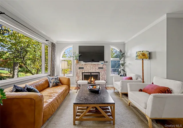 Photo 4 of Single family home for sale at 21 Lakeview Ave W, Cortlandt, NY 10567 | MLS# 1066250 | Listing updated on 2026-10-27