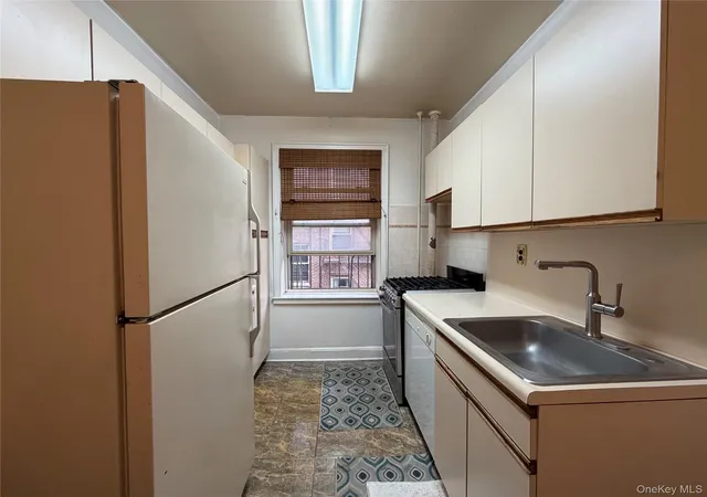 Listing Photo 4 - Condo for sale in building located at 48-17 42nd Ave, New York, NY 11004 - Unit #4E