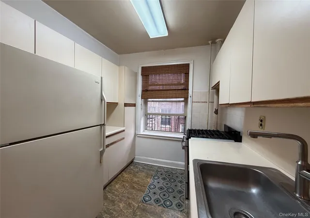 Listing Photo 5 - Condo for sale in building located at 48-17 42nd Ave, New York, NY 11004 - Unit #4E