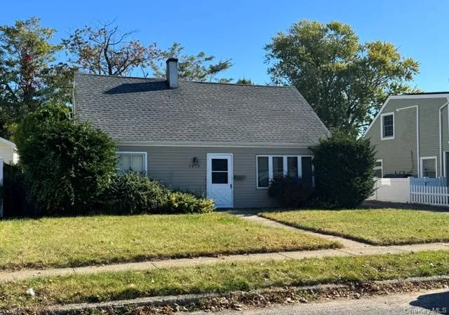 Photo 2 of Single family home for sale at 1419 Harding St, Hempstead, NY 11710 | MLS# 1066270 | Listing updated on 2026-10-27