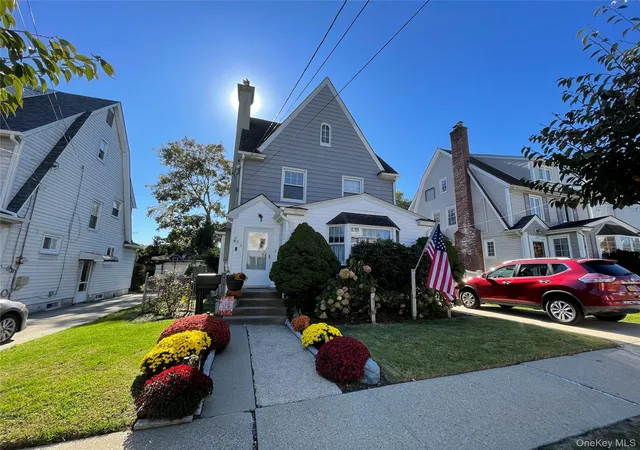 Photo 1 of Single family home for sale at 882 Jayne Pl, Hempstead, NY 11510 | MLS# 1066278 | Listing updated on 2026-10-28