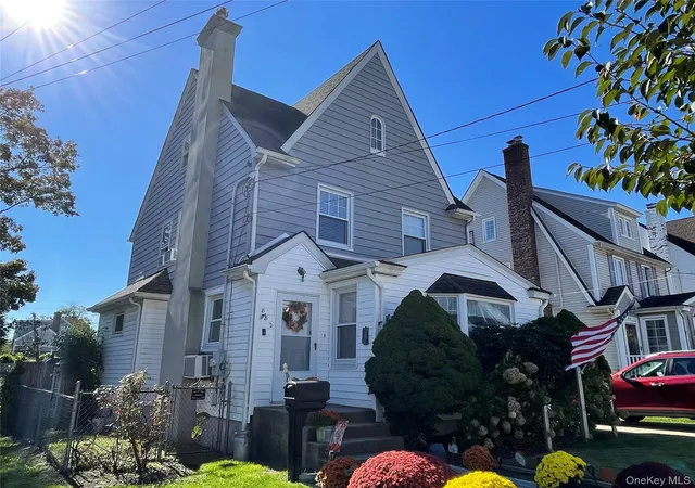 Photo 3 of Single family home for sale at 882 Jayne Pl, Hempstead, NY 11510 | MLS# 1066278 | Listing updated on 2026-10-28