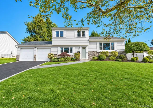Single family home for sale at 4 Adrienne Dr, Oyster Bay, NY 11804 | MLS# 1066290