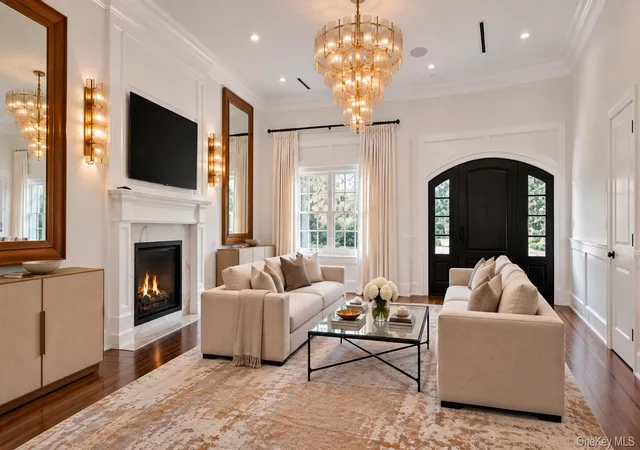 Photo 2 of Single family home for sale at 14 The Spur, Oyster Bay, NY 11560 | MLS# 1066350 | Listing updated on 2026-10-30