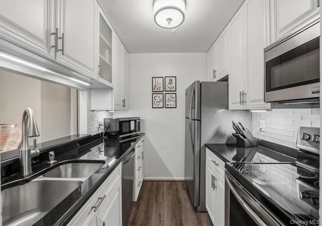 Photo 4 of Condo for sale at 500 Pondside Dr #2C, Greenburgh, NY 10607 | MLS# 1066351 | Listing updated on 2026-10-28