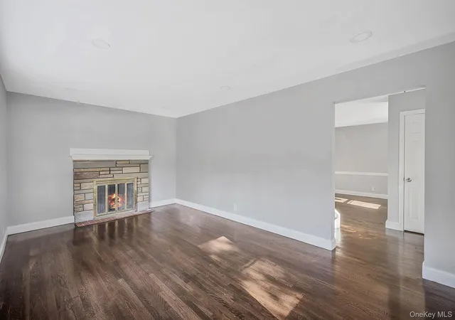 Photo 4 of Single family home for sale at 1 Hudson Ct, Hempstead, NY 11563 | MLS# 1066364 | Listing updated on 2026-10-26