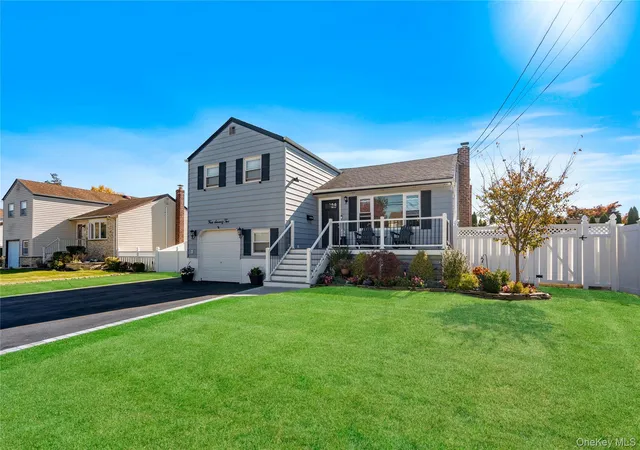 Single family home for sale at 472 N Atlanta Ave, Oyster Bay, NY 11758 | MLS# 1066395