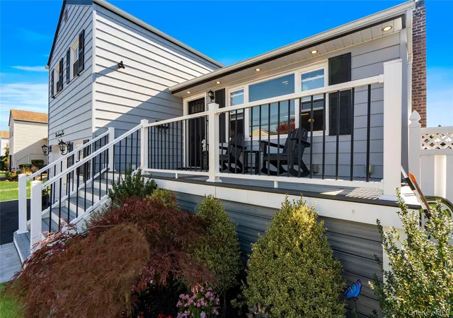 Photo 3 of Single family home for sale at 472 N Atlanta Ave, Oyster Bay, NY 11758 | MLS# 1066395 | Listing updated on 2026-10-29