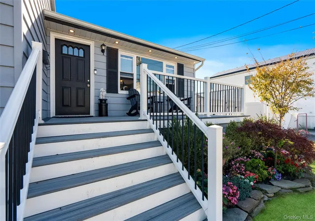 Photo 4 of Single family home for sale at 472 N Atlanta Ave, Oyster Bay, NY 11758 | MLS# 1066395 | Listing updated on 2026-10-29