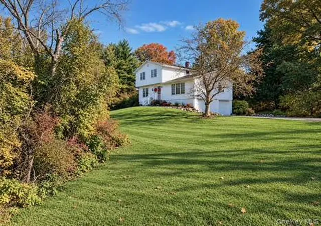 Photo 1 of Single family home for sale at 31 Hilo Dr, Hamptonburgh, NY 10916 | MLS# 1066428 | Listing updated on 2026-10-27