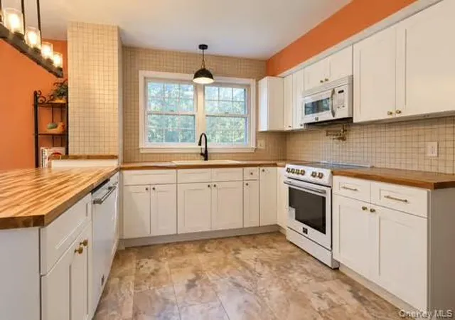 Photo 1 of Single family home for sale at 31 Hilo Dr, Hamptonburgh, NY 10916 | MLS# 1066428 | Listing updated on 2026-10-27