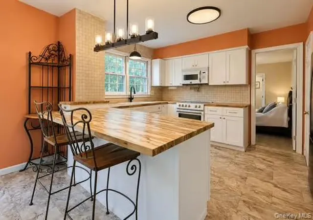 Photo 3 of Single family home for sale at 31 Hilo Dr, Hamptonburgh, NY 10916 | MLS# 1066428 | Listing updated on 2026-10-27