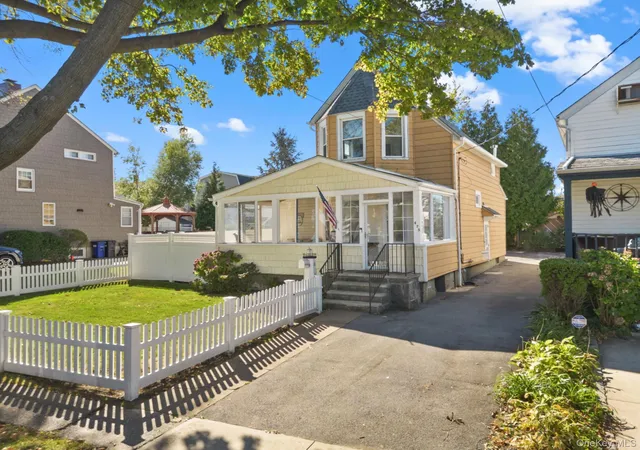 Photo 1 of Single family home for sale at 475 King Ave, New York, NY 10464 | MLS# 1066439 | Listing updated on 2026-10-27