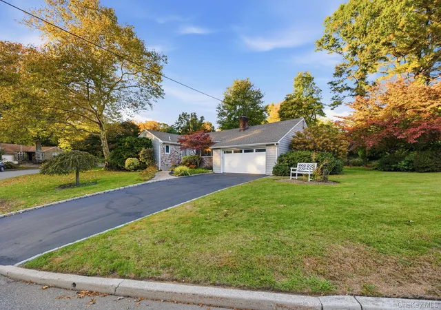 Photo 2 of Single family home for sale at 20 Fox Ridge Ln, Oyster Bay, NY 11560 | MLS# 1066449 | Listing updated on 2026-10-30