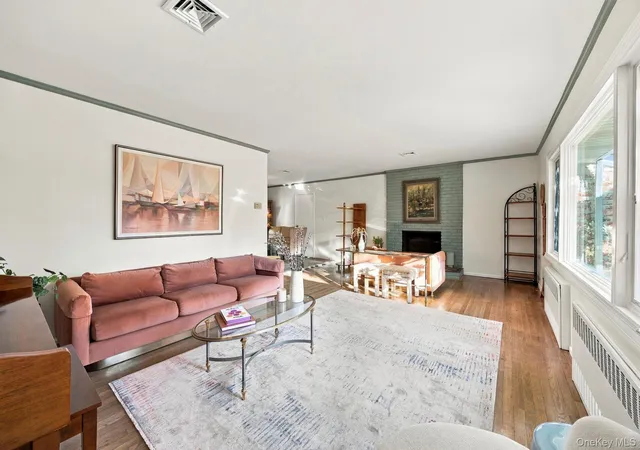 Photo 3 of Single family home for sale at 20 Fox Ridge Ln, Oyster Bay, NY 11560 | MLS# 1066449 | Listing updated on 2026-10-30