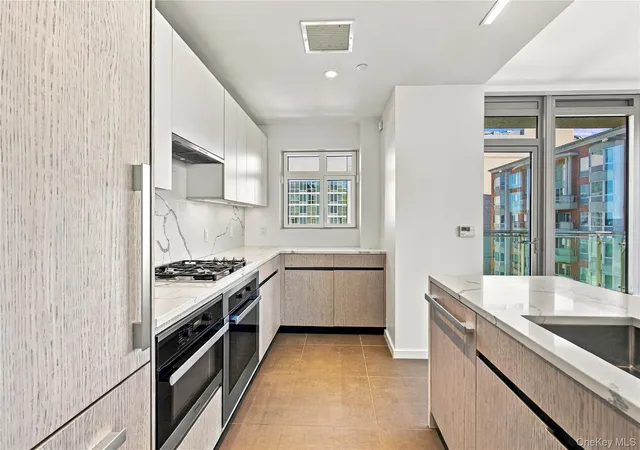 Photo 3 of Condo for sale at 13327 39th Avenue #12G, New York, NY 11354 | MLS# 1066457 | Listing updated on 2026-10-29