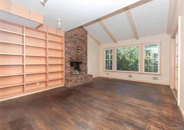 Photo 3 of Single family home for sale at 19 Boxwood Pl, Rye Town, NY 10573 | MLS# 1066461 | Listing updated on 2026-10-28
