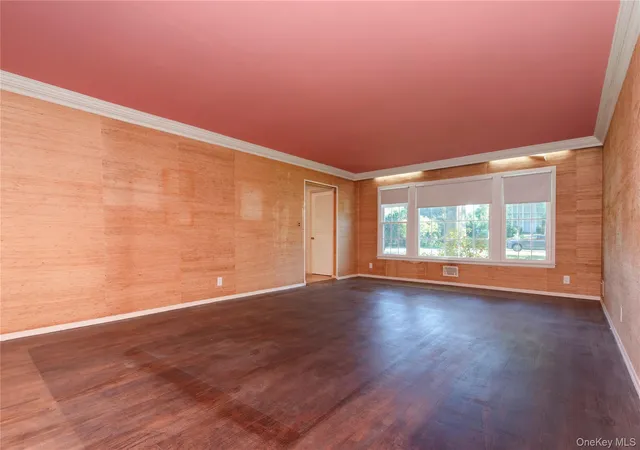 Photo 3 of Single family home for sale at 19 Boxwood Pl, Rye Town, NY 10573 | MLS# 1066461 | Listing updated on 2026-10-28