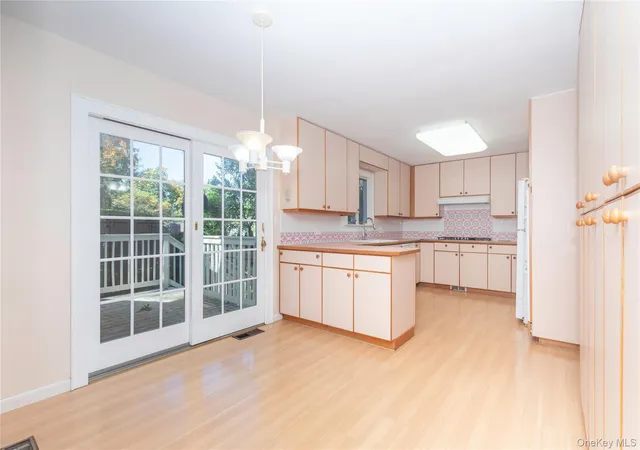 Photo 4 of Single family home for sale at 19 Boxwood Pl, Rye Town, NY 10573 | MLS# 1066461 | Listing updated on 2026-10-28