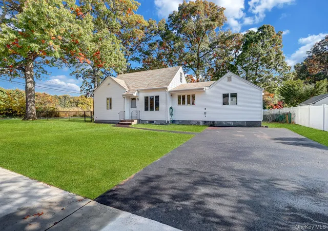 Photo 2 of Single family home for sale at 203 Carroll Ave, Brookhaven, NY 11779 | MLS# 1066465 | Listing updated on 2026-10-29