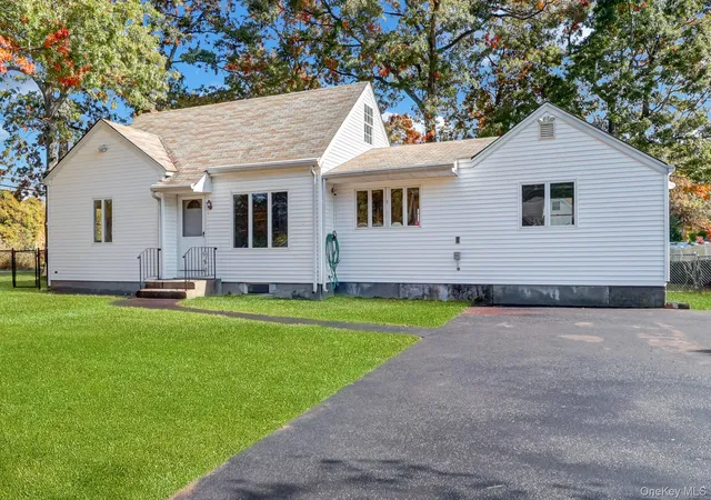 Photo 3 of Single family home for sale at 203 Carroll Ave, Brookhaven, NY 11779 | MLS# 1066465 | Listing updated on 2026-10-29