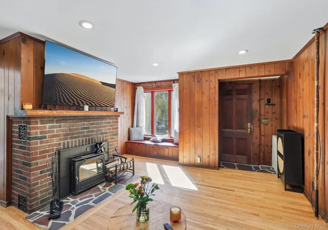 Photo 4 of Single family home for sale at 250 Red Ml Rd, Cortlandt, NY 10567 | MLS# 1066472 | Listing updated on 2026-10-28