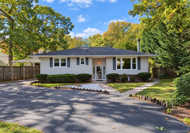 Single family home for sale at 1065 Park Ave, Huntington, NY 11743 | MLS# 1066479