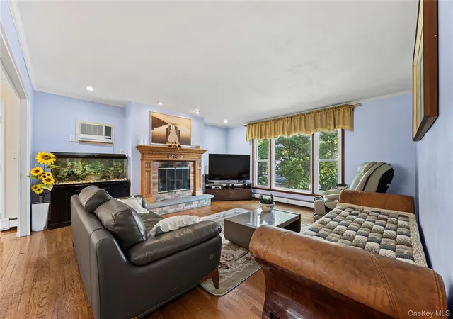 Photo 4 of Single family home for sale at 1065 Park Ave, Huntington, NY 11743 | MLS# 1066479 | Listing updated on 2026-10-27