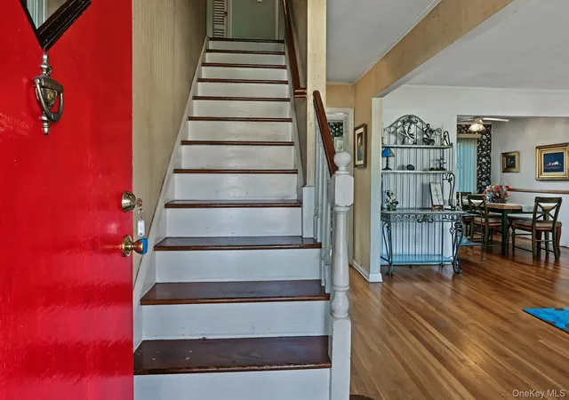 Photo 4 of Single family home for sale at 4 Cedar Hl Dr, Huntington, NY 11731 | MLS# 1066492 | Listing updated on 2026-10-29