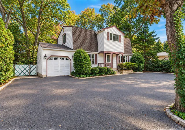 Photo 1 of Single family home for sale at 563 Johnson Ave, Islip, NY 11779 | MLS# 1066535 | Listing updated on 2026-10-29