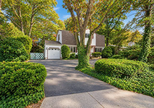 Photo 3 of Single family home for sale at 563 Johnson Ave, Islip, NY 11779 | MLS# 1066535 | Listing updated on 2026-10-29