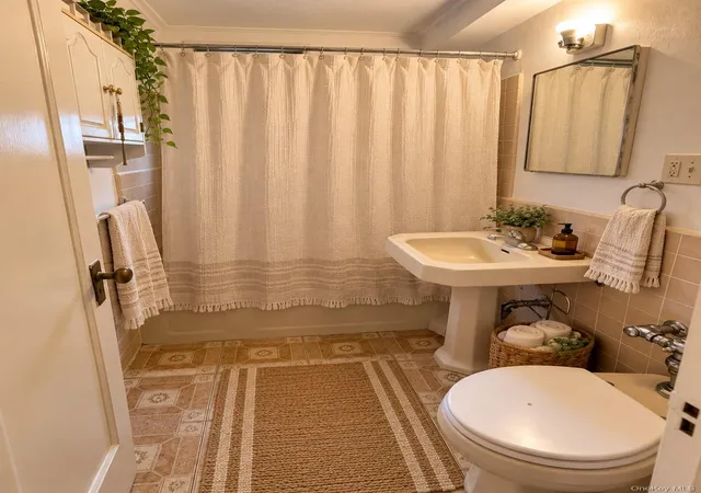 Photo 4 of Condo for sale at 1490 East Ave #4A, New York, NY 10462 | MLS# 1066546 | Listing updated on 2026-10-26