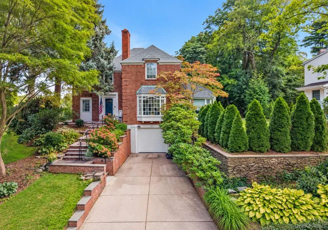 Single family home for sale at 6 Crowntop Rd, North Hempstead, NY 11030 | MLS# 1066551