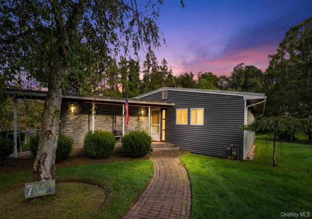 Photo 1 of Single family home for sale at 7 Dogwood Ln, Clarkstown, NY 10994 | MLS# 1066557 | Listing updated on 2026-10-29