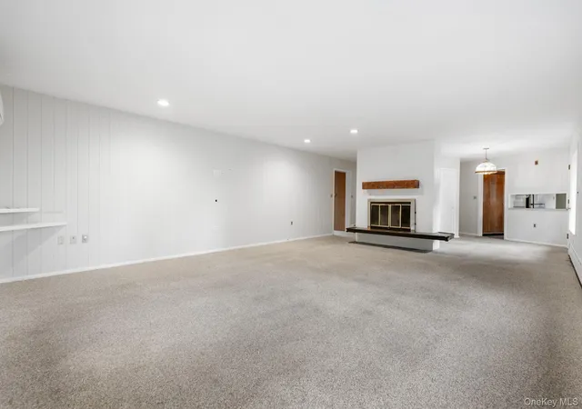 Photo 4 of Single family home for sale at 7 Dogwood Ln, Clarkstown, NY 10994 | MLS# 1066557 | Listing updated on 2026-10-29