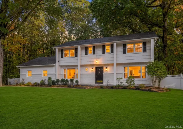 Single family home for sale at 4 Findlay Ct, Clarkstown, NY 10956 | MLS# 1066602