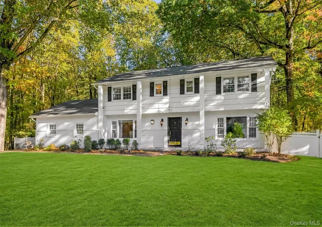 Photo 2 of Single family home for sale at 4 Findlay Ct, Clarkstown, NY 10956 | MLS# 1066602 | Listing updated on 2026-10-29
