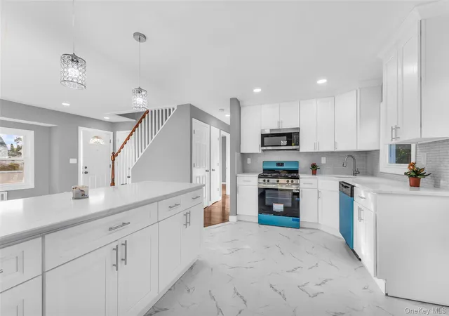 Photo 3 of Single family home for sale at 454 N Indiana Ave, Babylon, NY 11757 | MLS# 1066609 | Listing updated on 2026-10-27